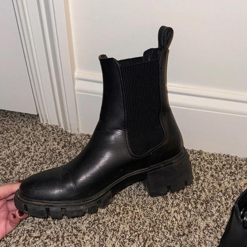Steve Madden black Chelsea slip on boots - Picture 6 of 10